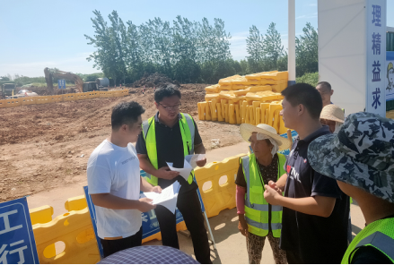 县人社局慰问建设项目高温一线工作人员