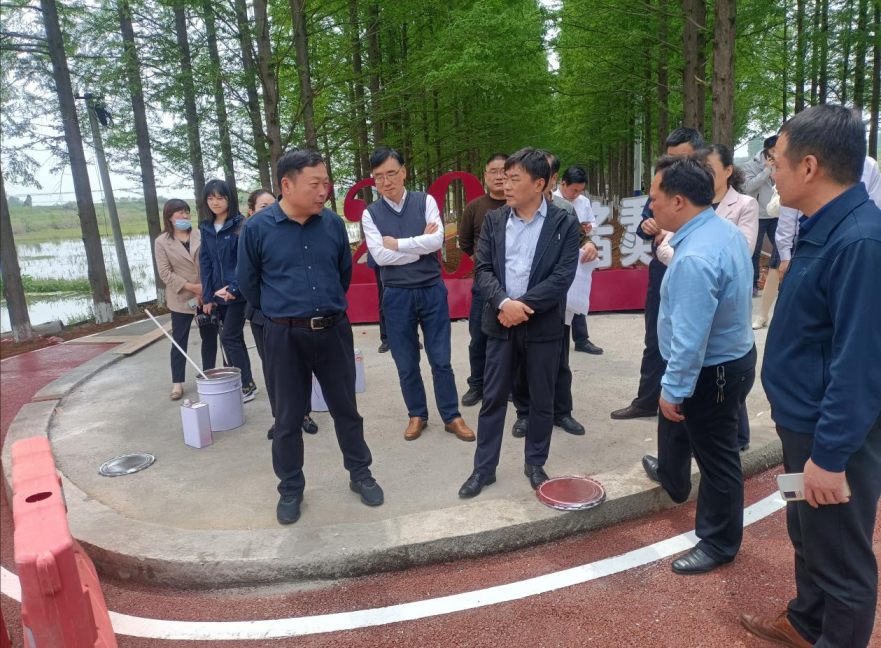 全椒县长唐雨会同县人大代表关敬文、公路管理服务中心主任陈家良赴周洼村项目检查指导工作