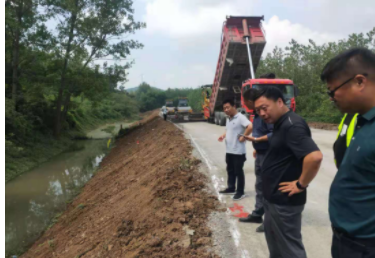 全椒县公路管理服务中心主任陈家良莅临施工现场 视察指导工作